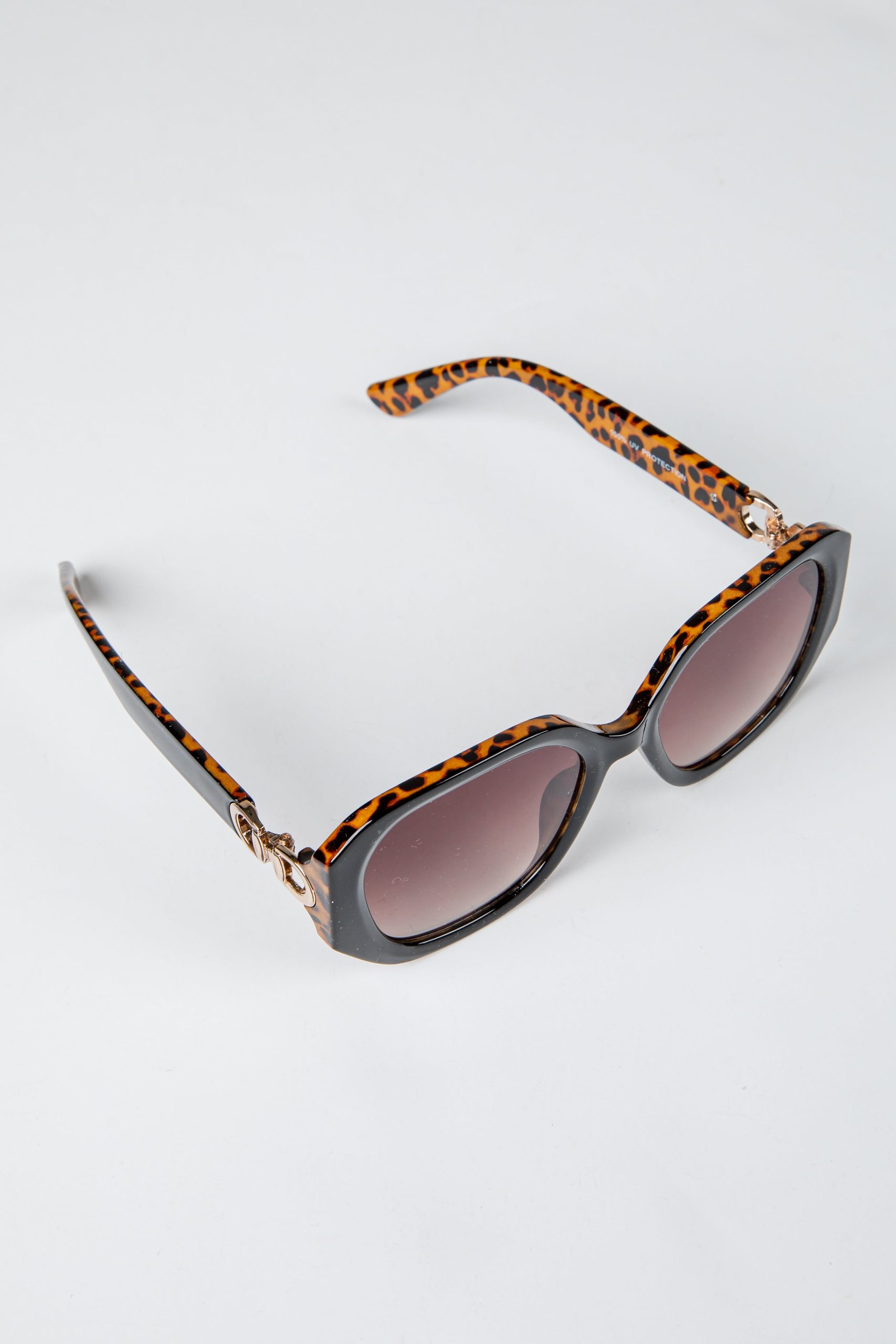 Bon Voyage Black Cheetah Print Round Sunglasses - Image 4