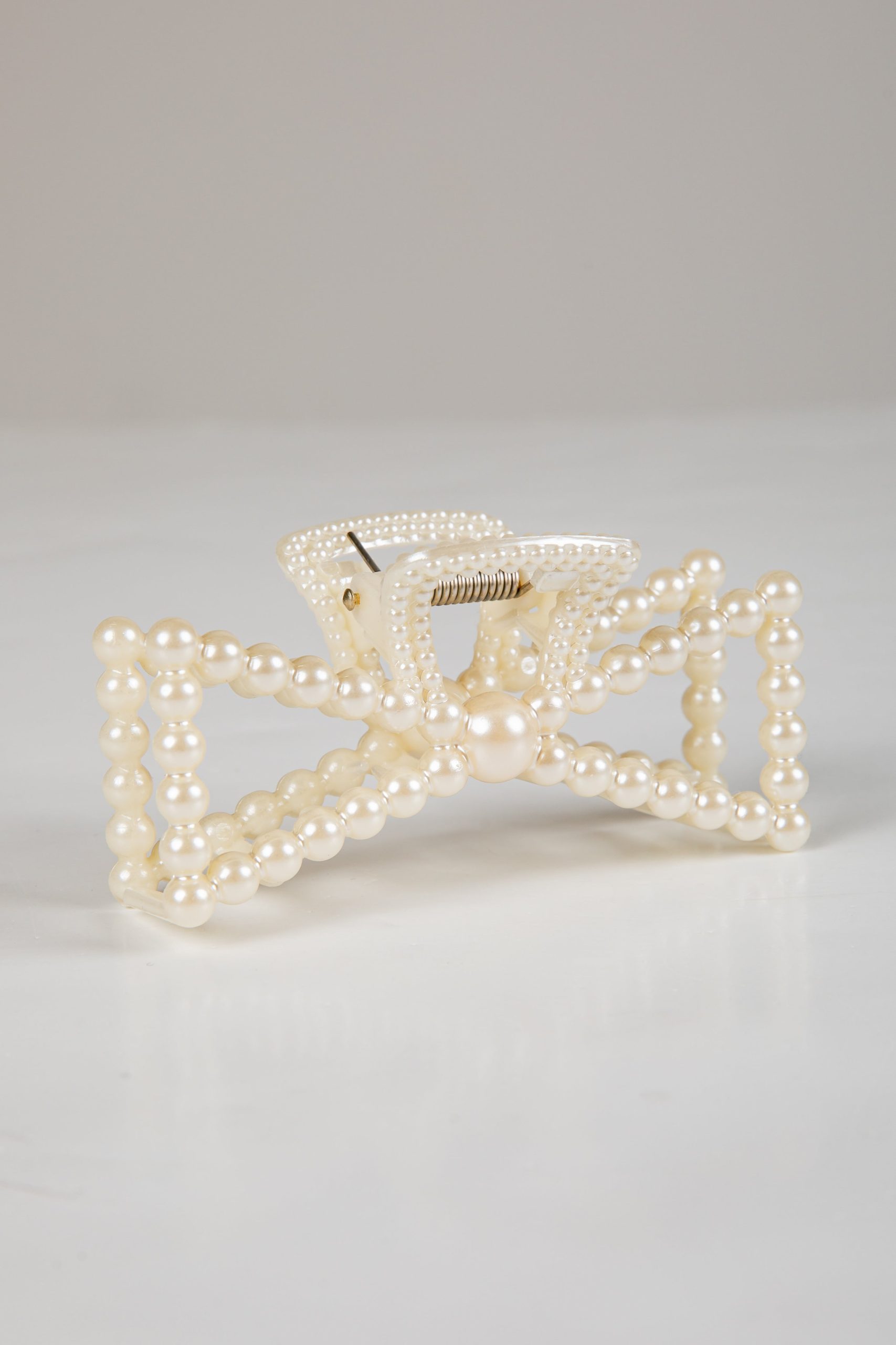 Julianna Pearl Bow Claw Hair Clip - Image 2