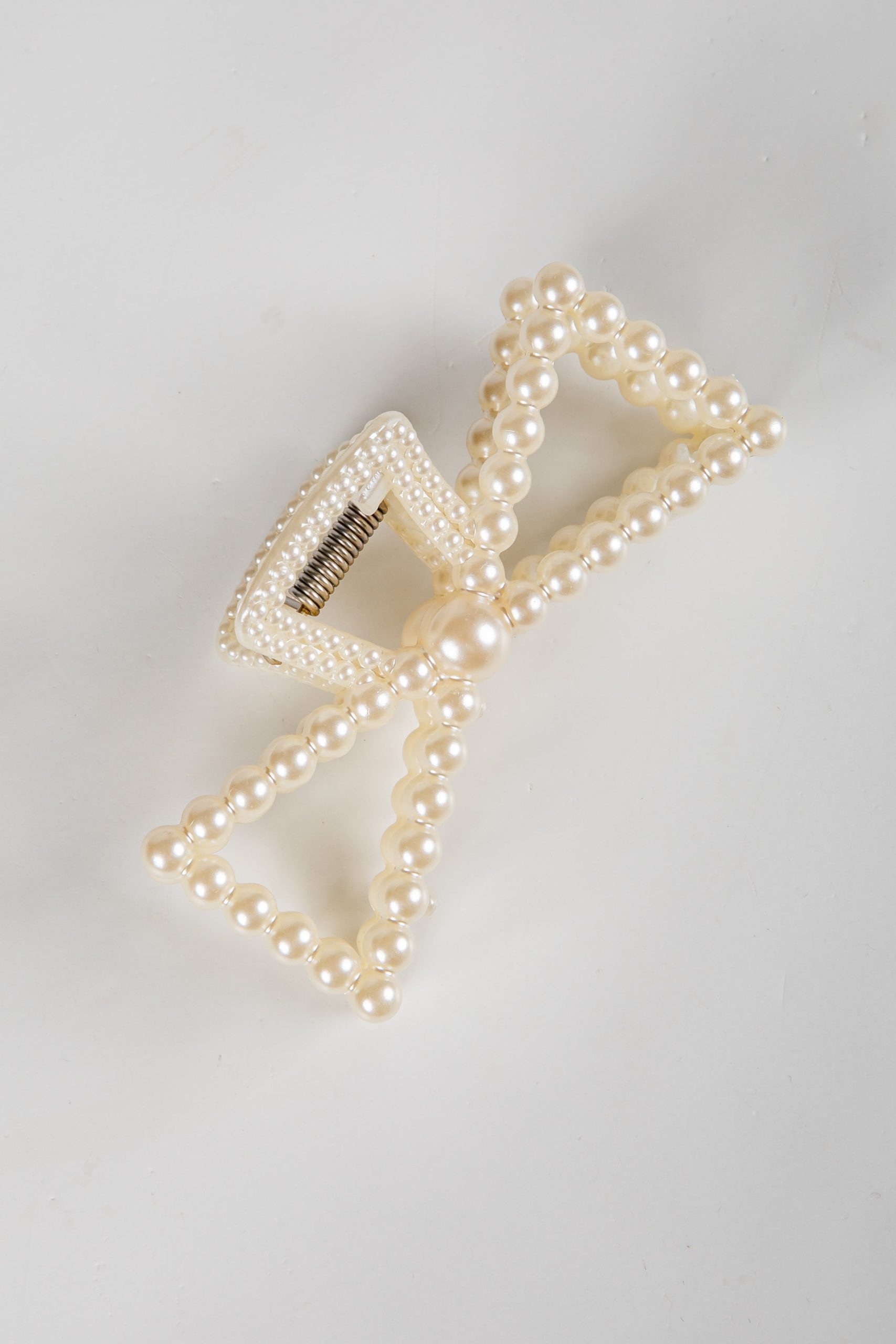 Julianna Pearl Bow Claw Hair Clip - Image 4