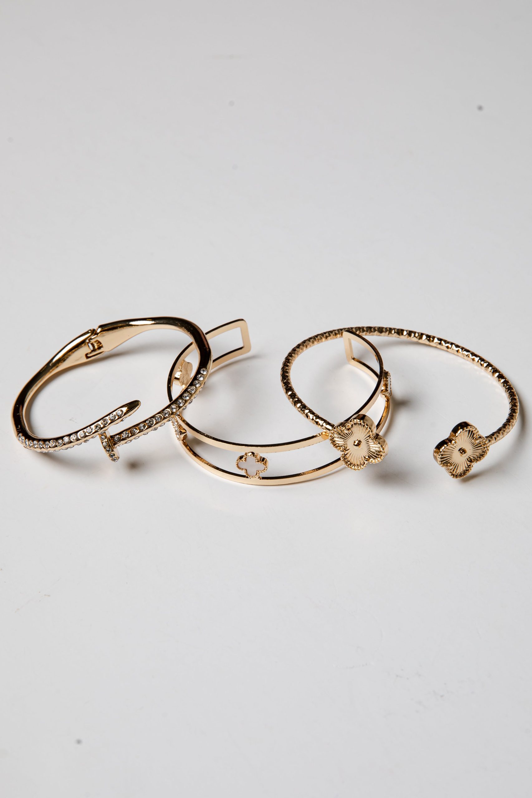 Vienna Golden Quatrefoil Charm Bangle Bracelet Set