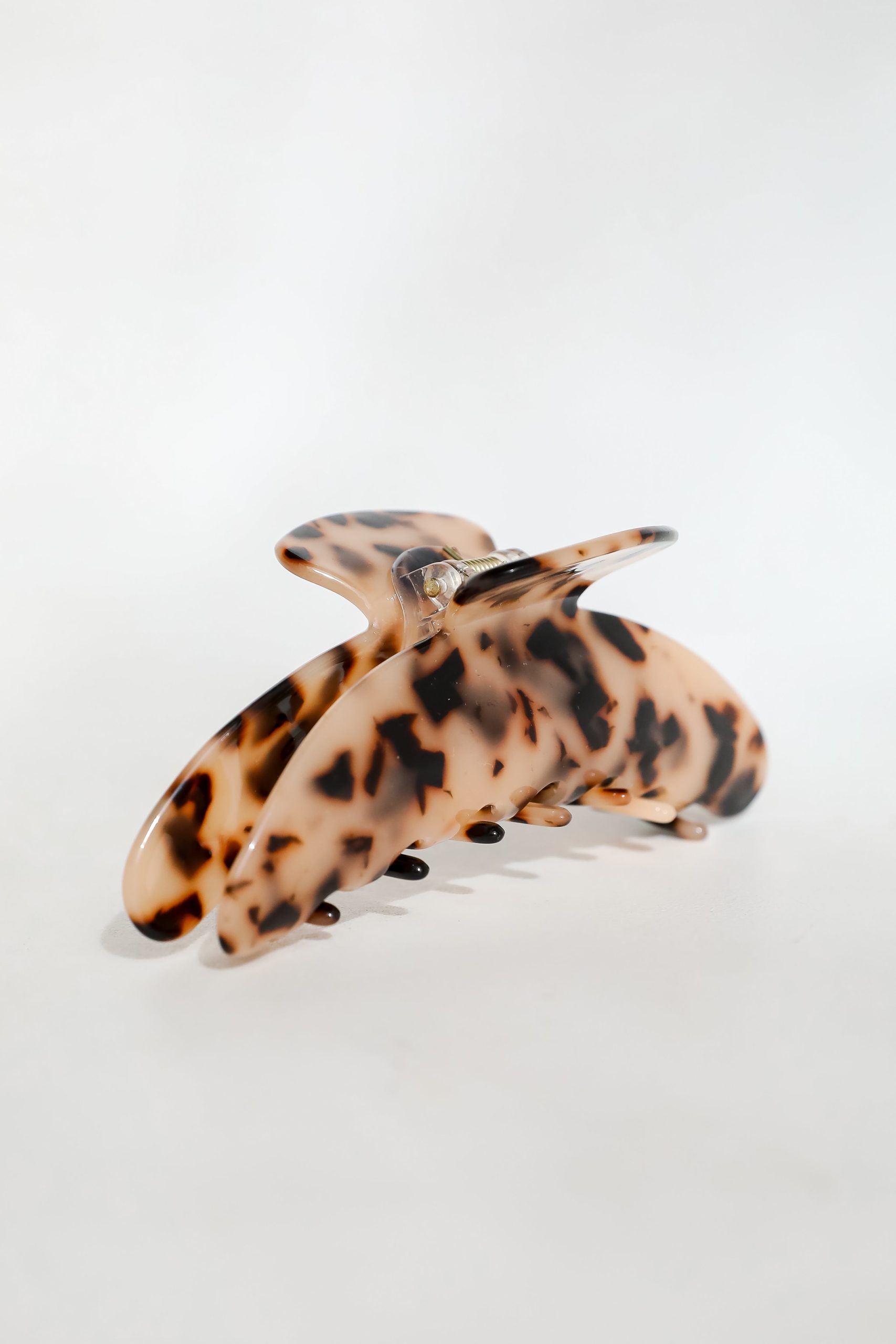 Charming Choice Ivory Tortoise Claw Hair Clip - Image 3