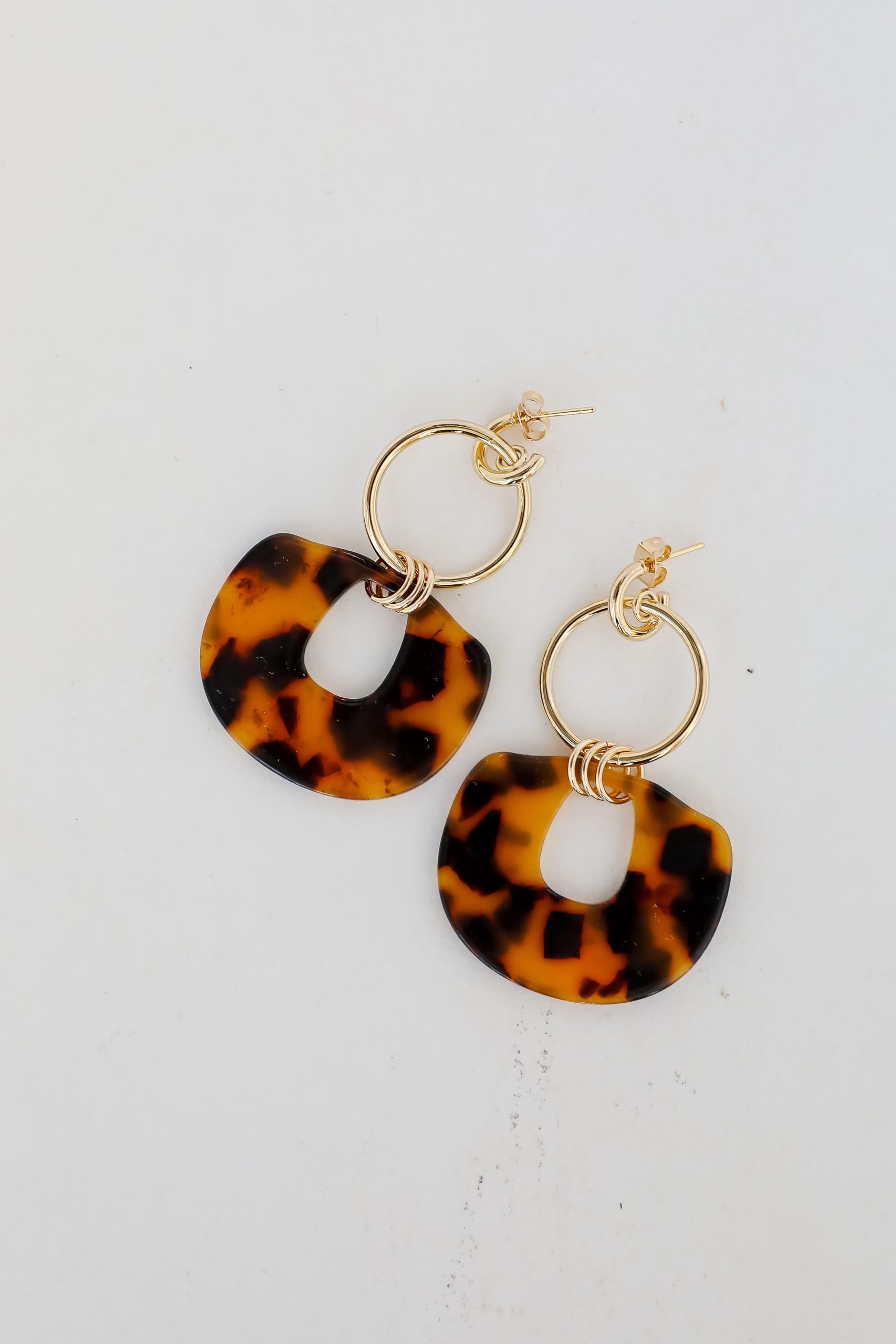 Hannah Tortoise Drop Earrings - Image 3
